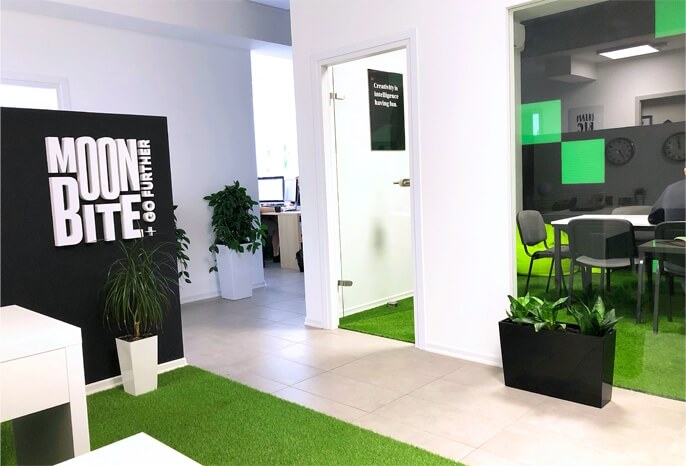 O moonbite - zdjęcie firmy